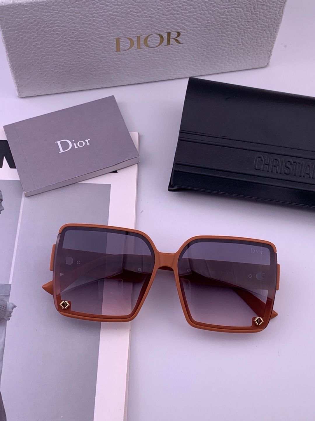 🔺 【DIOR-迪奥】开春新款 潮流爆款 时尚方框偏光太阳镜 高品质 佩戴舒适 网红潮款墨镜 女士高清尼龙偏光太阳镜🕶️
