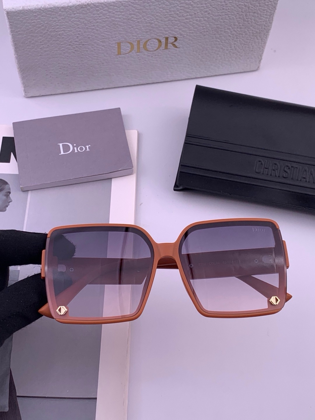 🔺 【DIOR-迪奥】开春新款 潮流爆款 时尚方框偏光太阳镜 高品质 佩戴舒适 网红潮款墨镜 女士高清尼龙偏光太阳镜🕶️