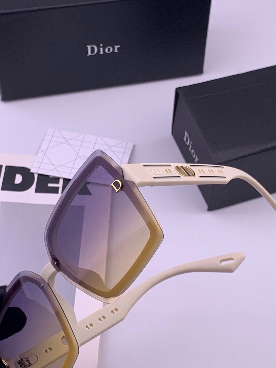 🔺 【DIOR-迪奥】开春新款 潮流爆款 时尚方框偏光太阳镜 高品质 佩戴舒适 网红潮款墨镜 女士高清加厚偏光太阳镜🕶️