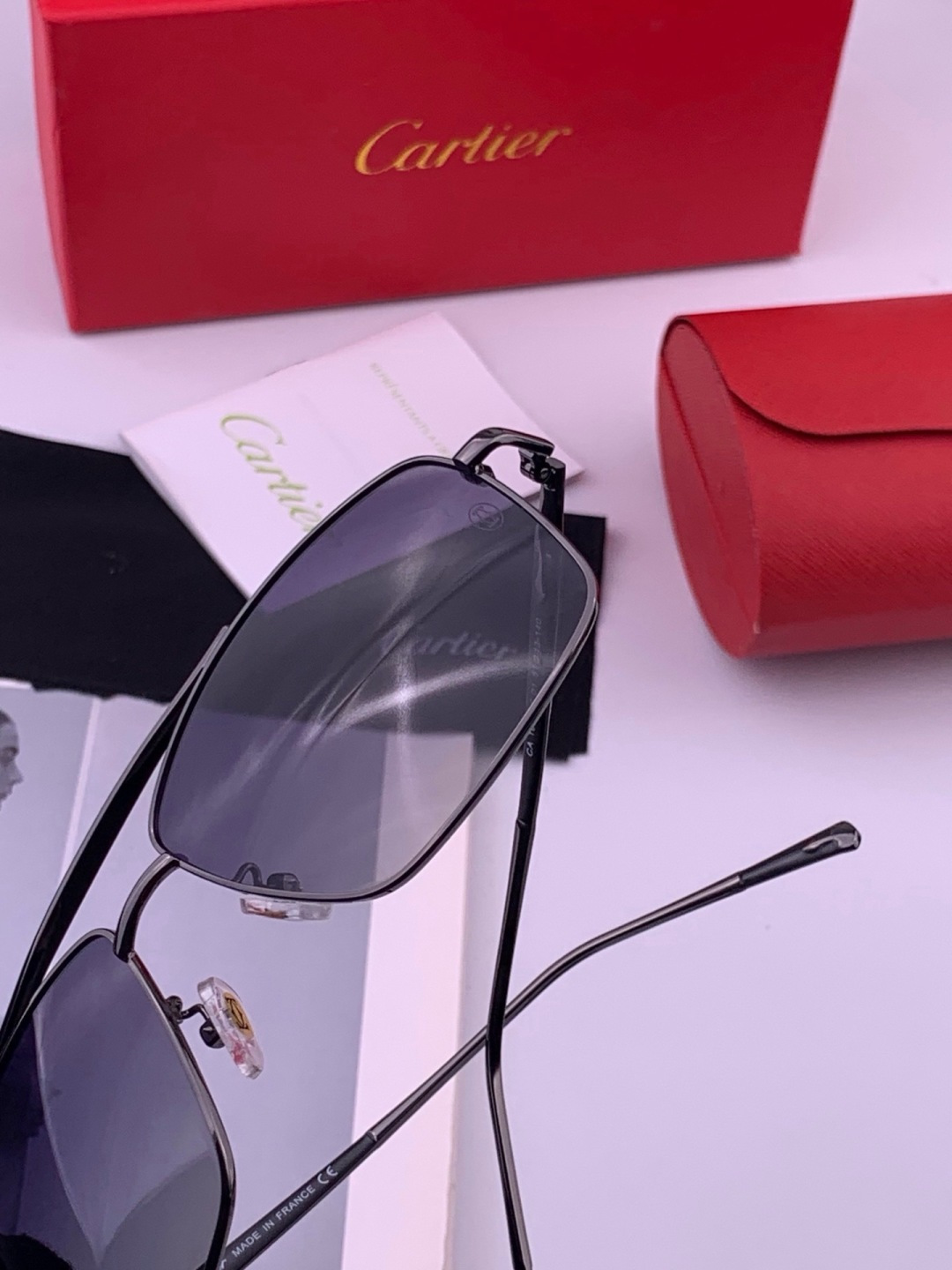 【Cartier  卡地亚】 👑男女款偏光墨镜  双色烤漆工艺  进口宝丽来偏光镜片   顶级做工彰显非凡品味 高品质 