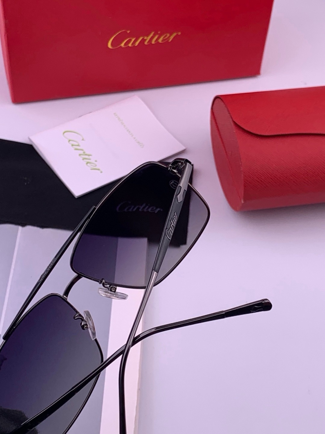 【Cartier  卡地亚】 👑男女款偏光墨镜  双色烤漆工艺  进口宝丽来偏光镜片   顶级做工彰显非凡品味 高品质 