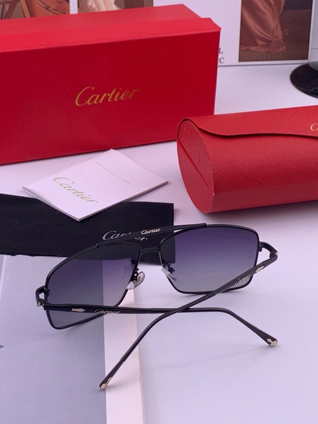 【Cartier  卡地亚】 👑男女款偏光墨镜  双色烤漆工艺  进口宝丽来偏光镜片   顶级做工彰显非凡品味 高品质 