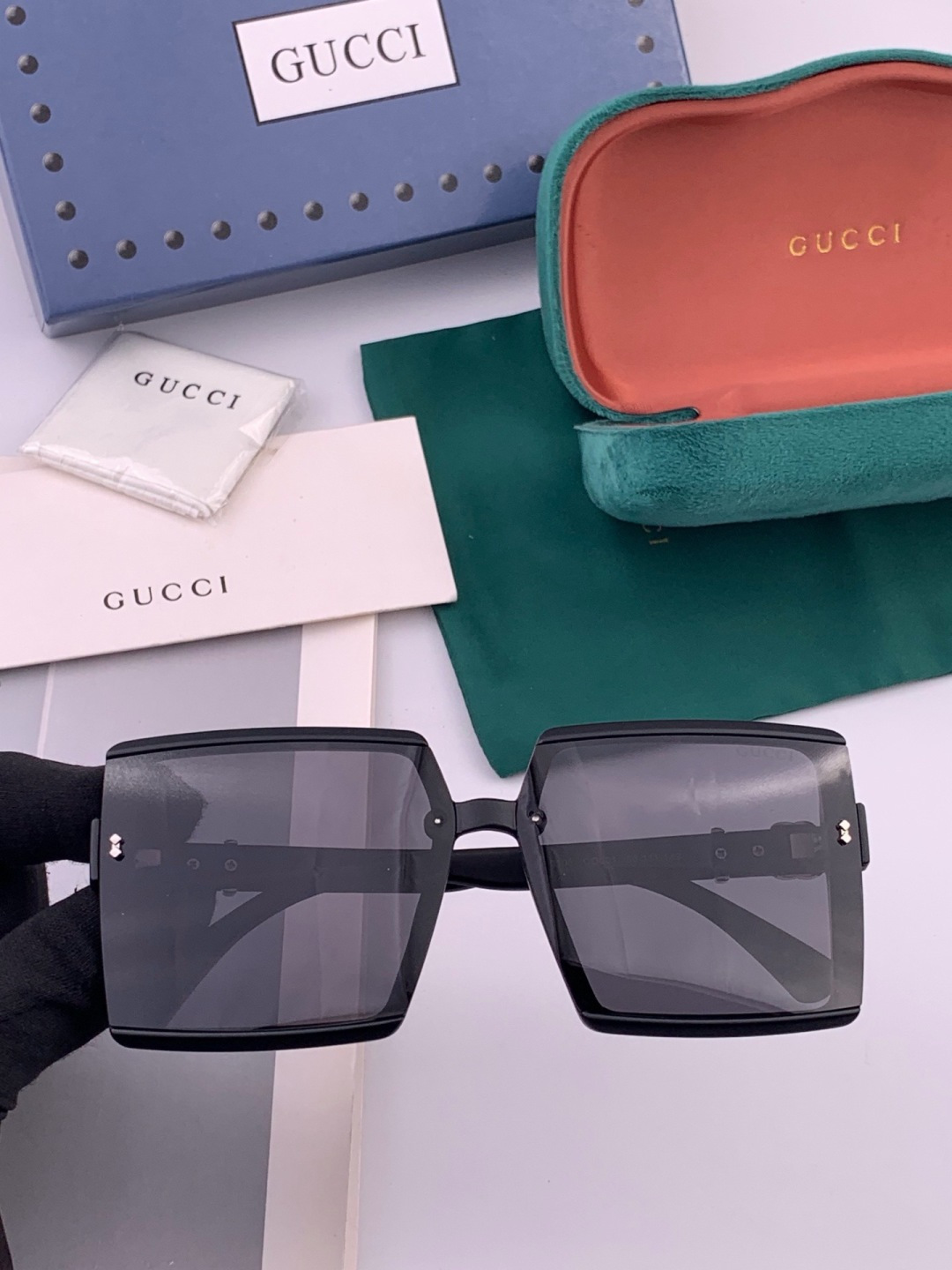 新款！新款出货！ 女士高清加厚偏光太阳镜🕶️ 🎉💍新款GUCCI偏光太阳镜[得意]开车驾驶镜时尚墨镜💐💐🌸世界顶级奢华品