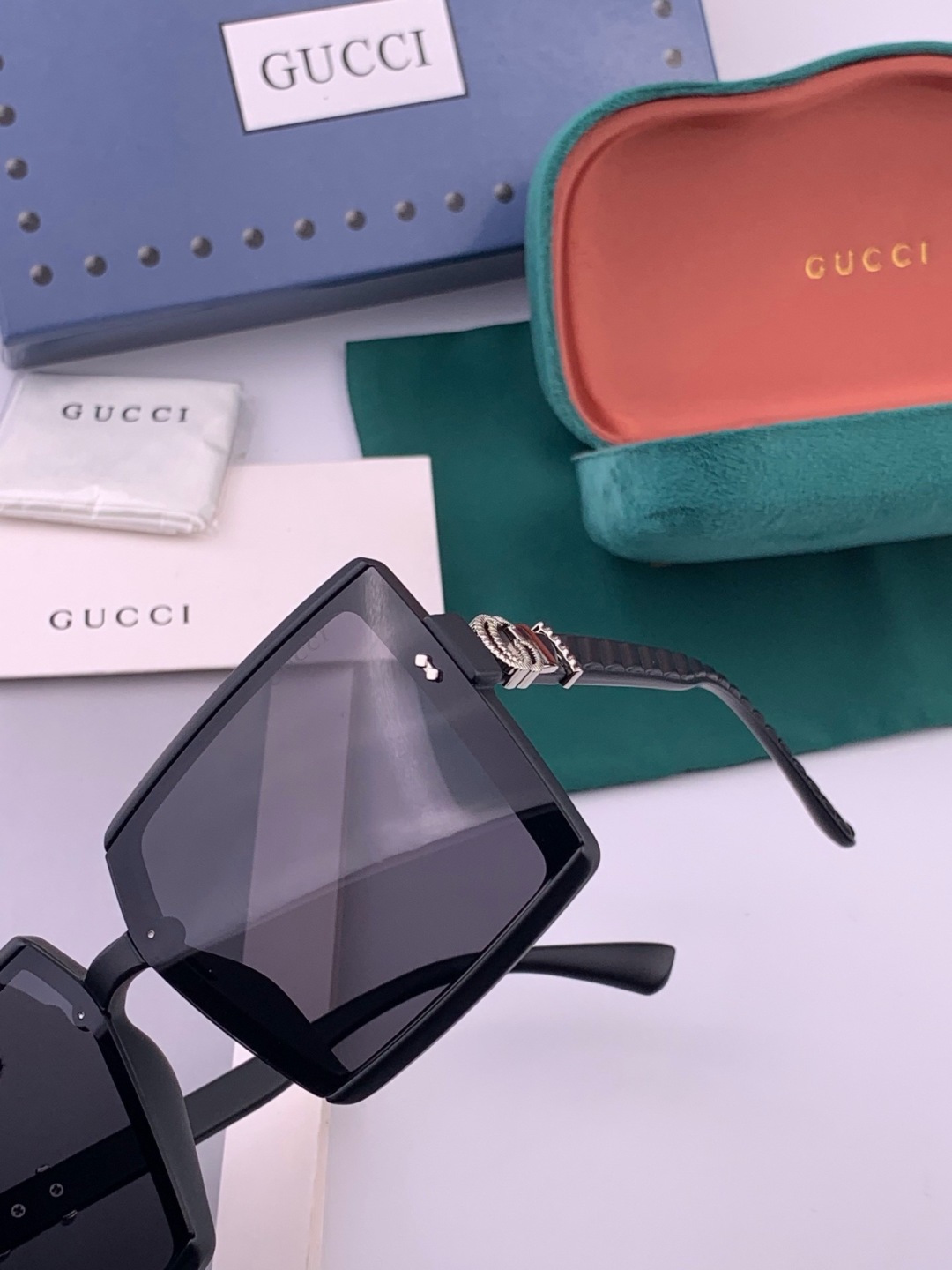 新款！新款出货！ 女士高清加厚偏光太阳镜🕶️ 🎉💍新款GUCCI偏光太阳镜[得意]开车驾驶镜时尚墨镜💐💐🌸世界顶级奢华品
