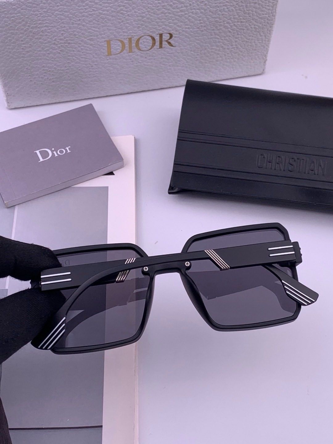 🔺 【DIOR-迪奥】开春新款 潮流爆款 时尚方框偏光太阳镜 高品质 佩戴舒适 网红潮款墨镜 女士高清偏光太阳镜🕶️ 🎉