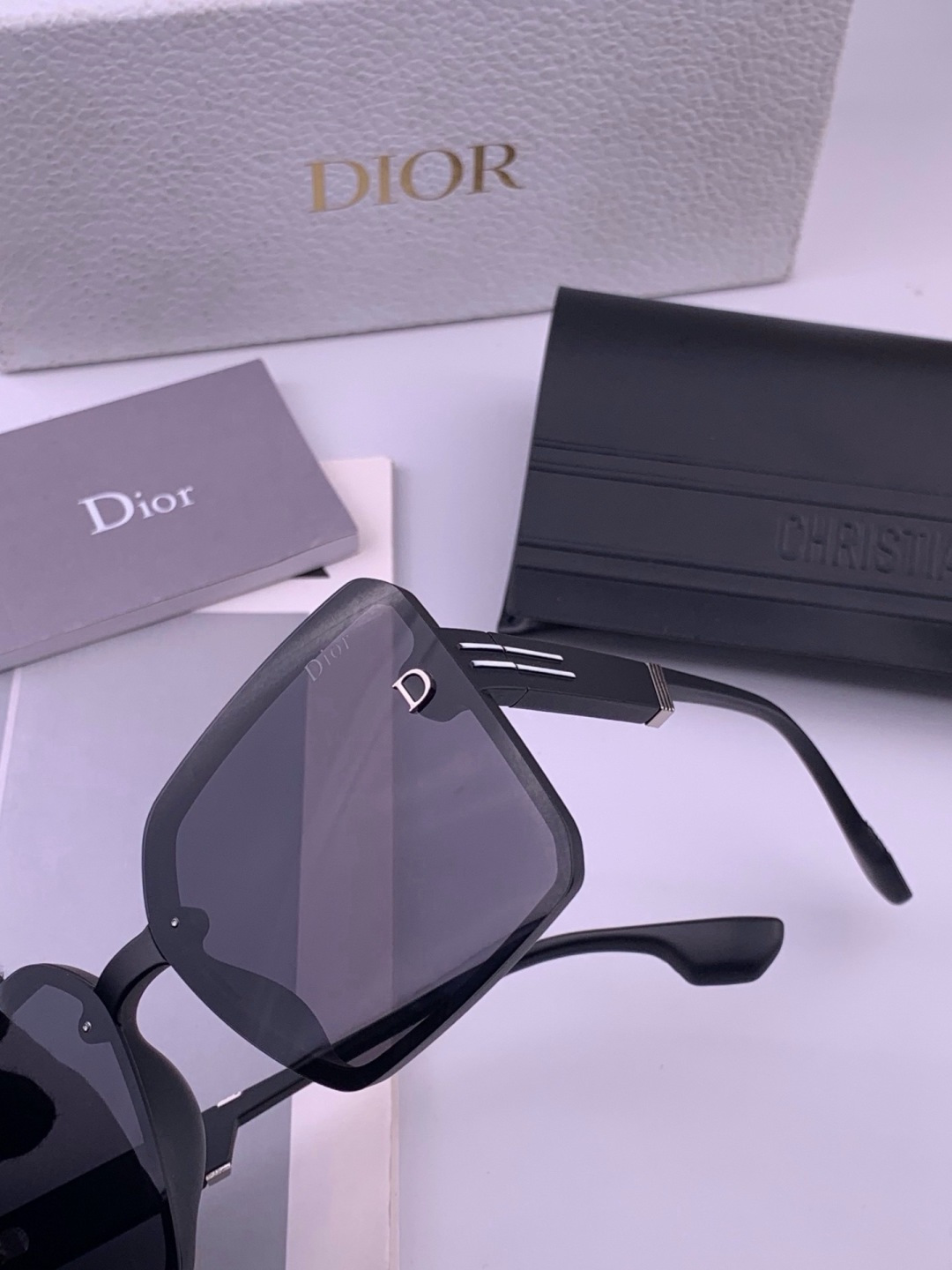 🔺 【DIOR-迪奥】开春新款 潮流爆款 时尚方框偏光太阳镜 高品质 佩戴舒适 网红潮款墨镜 女士高清偏光太阳镜🕶️ 🎉