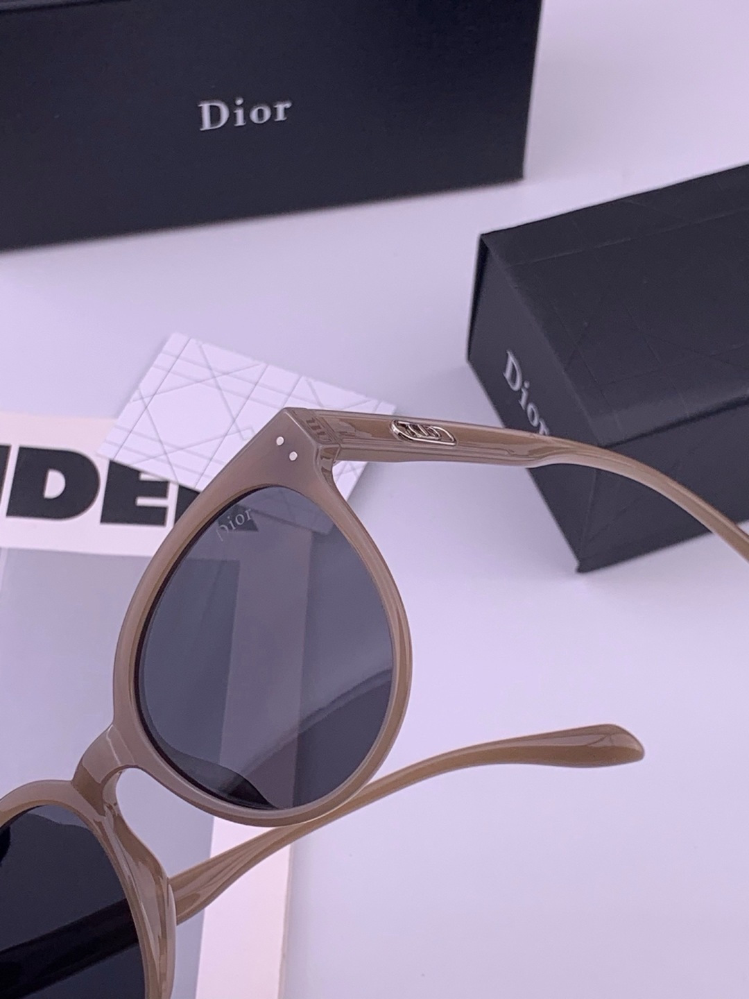 🔺 【DIOR-迪奥】开春新款 潮流爆款 时尚方框偏光太阳镜 高品质 佩戴舒适 网红潮款墨镜 女士高清偏光太阳镜🕶️ 🎉