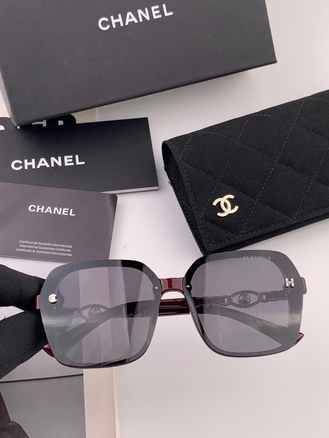 🔺CHANEL🔻官方早春新款，众多明星同款[色]香奈儿‼️‼️新款珍珠大框偏光墨镜 ，🌈🌈宝丽来超清偏光太阳镜🔝🔝型号：