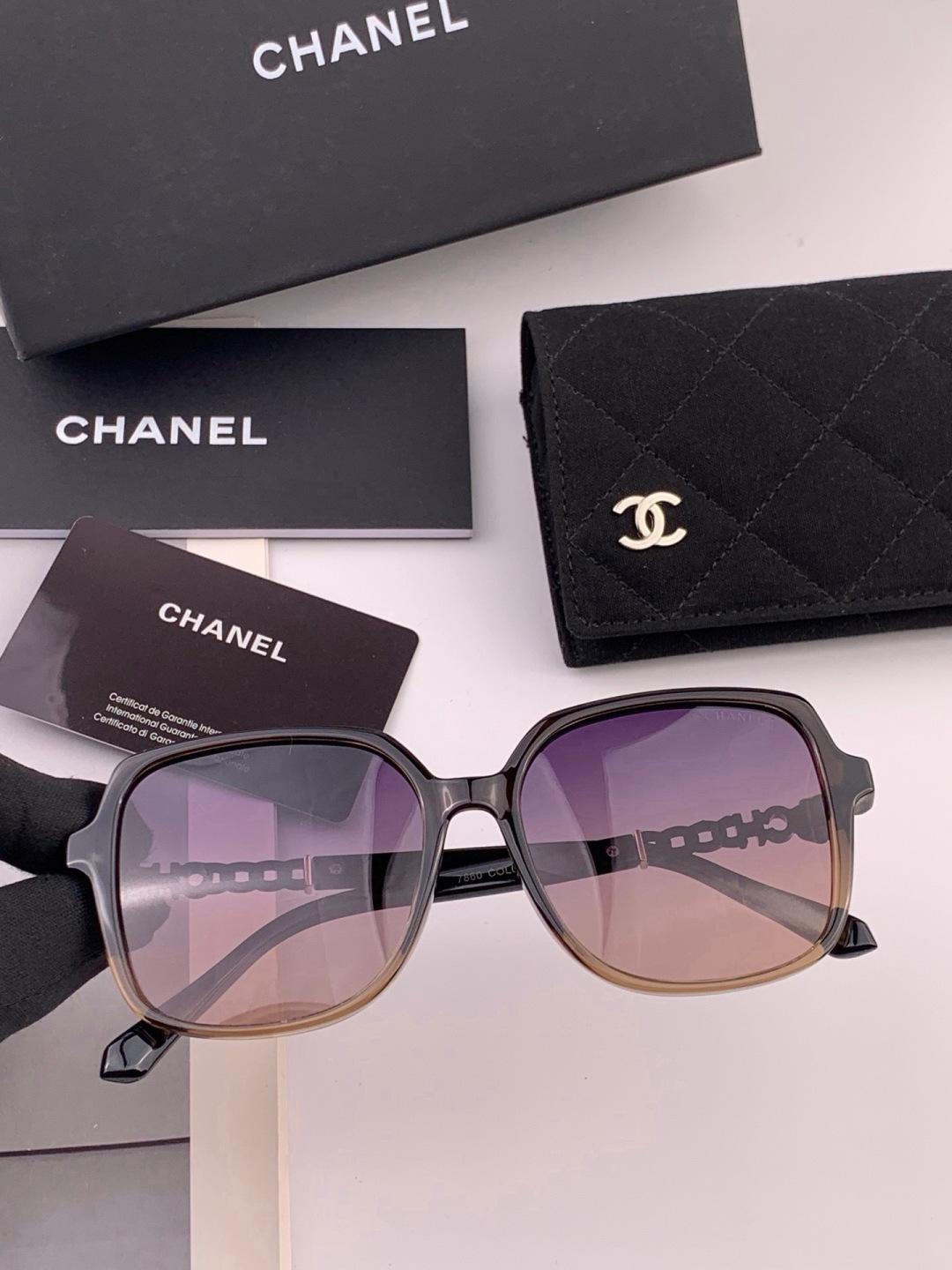 【CHANEL】香奈儿 新款潮流爆款 时尚方框太阳镜 佩戴舒适 网红潮款墨镜  女士高清加厚偏光太阳镜🕶️ 🎉高品质TR