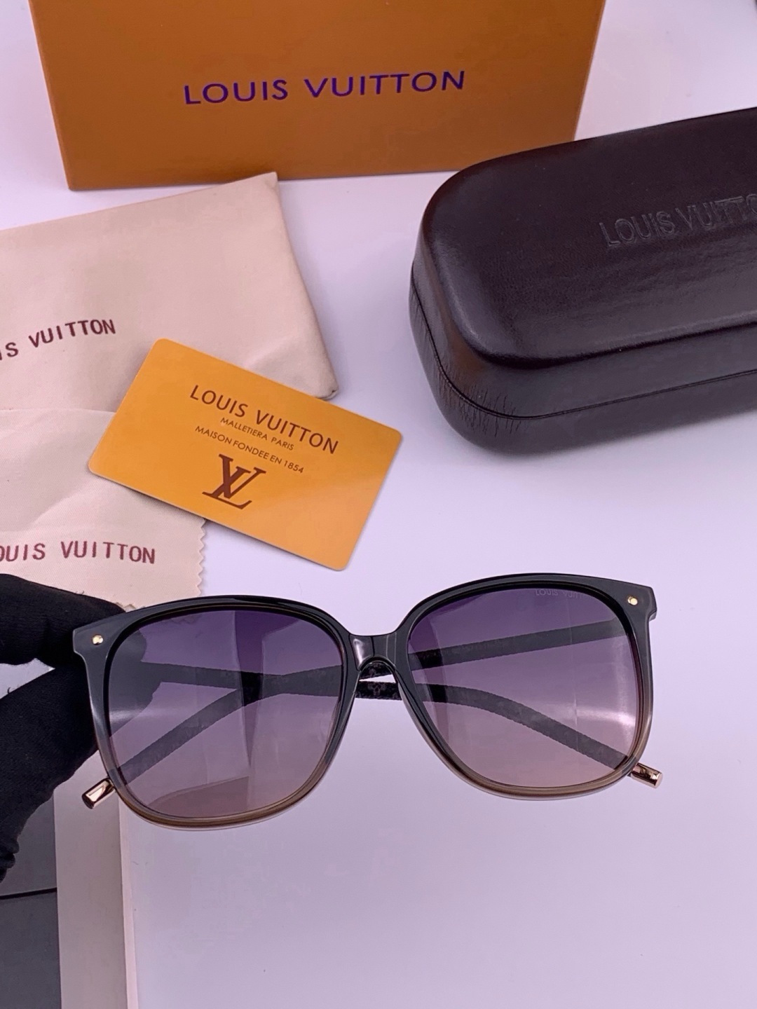 LV 🔥  高品质情侣款款墨镜   👍 进口宝丽来偏光镜片  🔥蛤蟆镜 开车钓鱼都可 🔥百搭显瘦墨镜韩版 大框司机开车防
