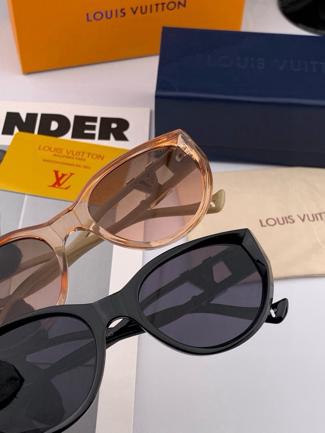 LV 开春新款  潮流爆款 时尚方框太阳镜 高品质 佩戴舒适 网红潮款墨镜 型号L1231 