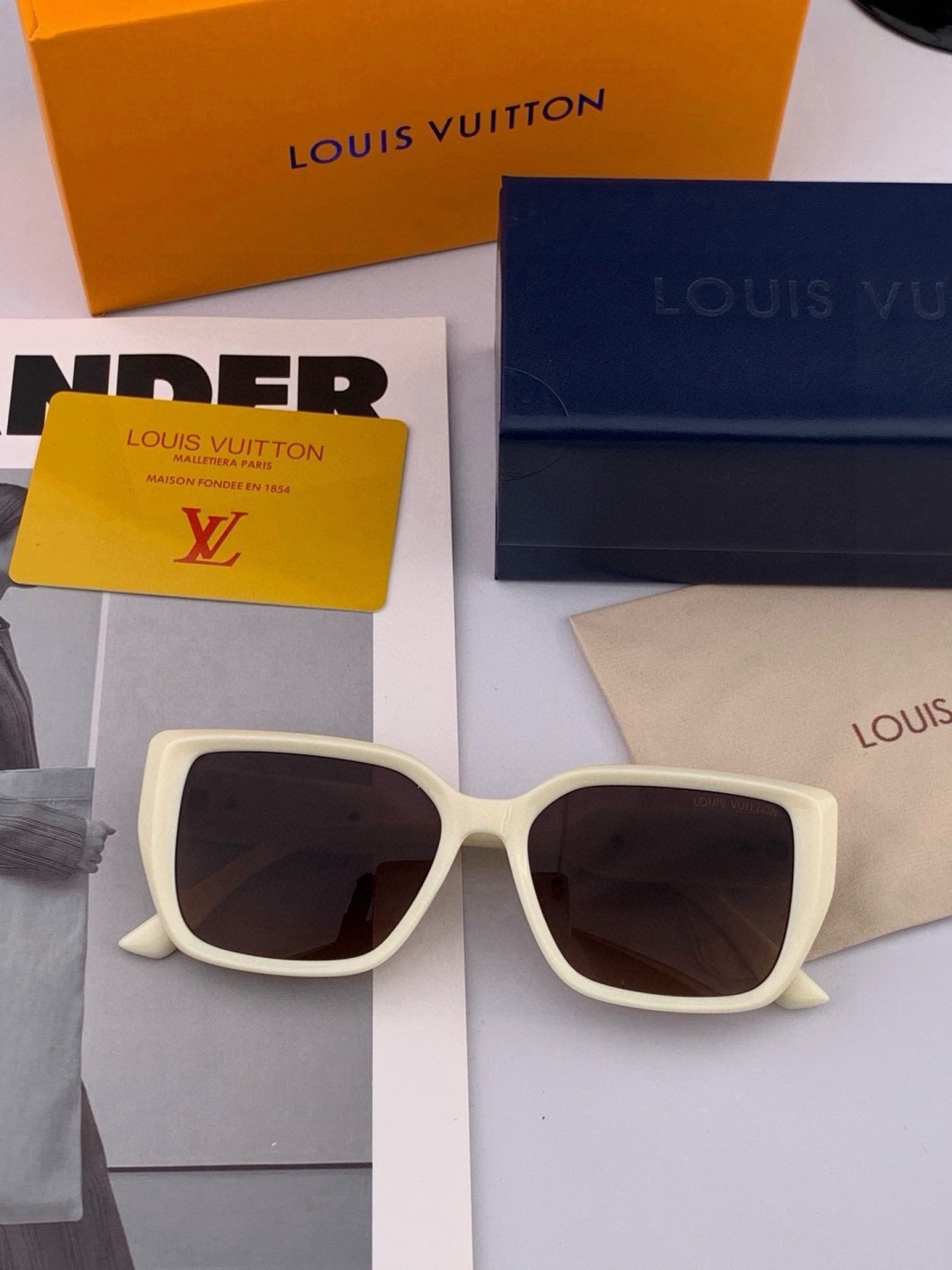 LV 开春新款  潮流爆款 时尚方框太阳镜 高品质 佩戴舒适 网红潮款墨镜 型号L5551