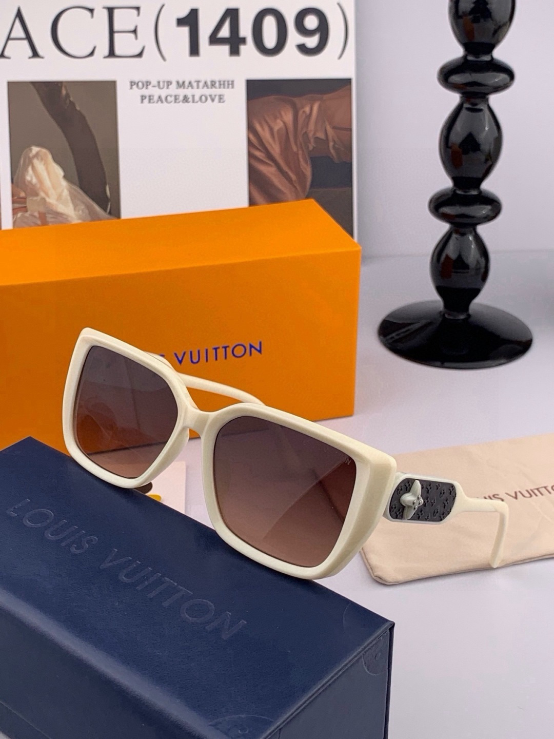 LV 开春新款  潮流爆款 时尚方框太阳镜 高品质 佩戴舒适 网红潮款墨镜 型号L5551
