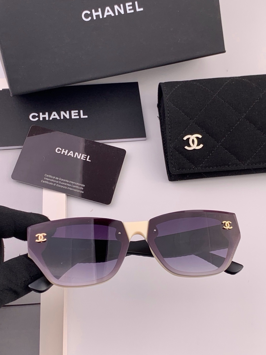 新品CHANEL 香奈儿太阳镜以独特魅力和前卫风格诠释春夏最新眼镜，质感超好佩带舒适 型号：CH6530 