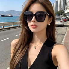 Chanel大框太阳镜墨镜 经典的方框设计,不挑脸型,无论搭配大衣还是连衣裙都非常显气质太阳镜预防紫外线 型号:CH Chanel大框太阳镜墨镜 经典的方框设计,不挑脸型,无论搭配大衣还是连衣裙都非常显气质太阳镜预防紫外线 型号:CH