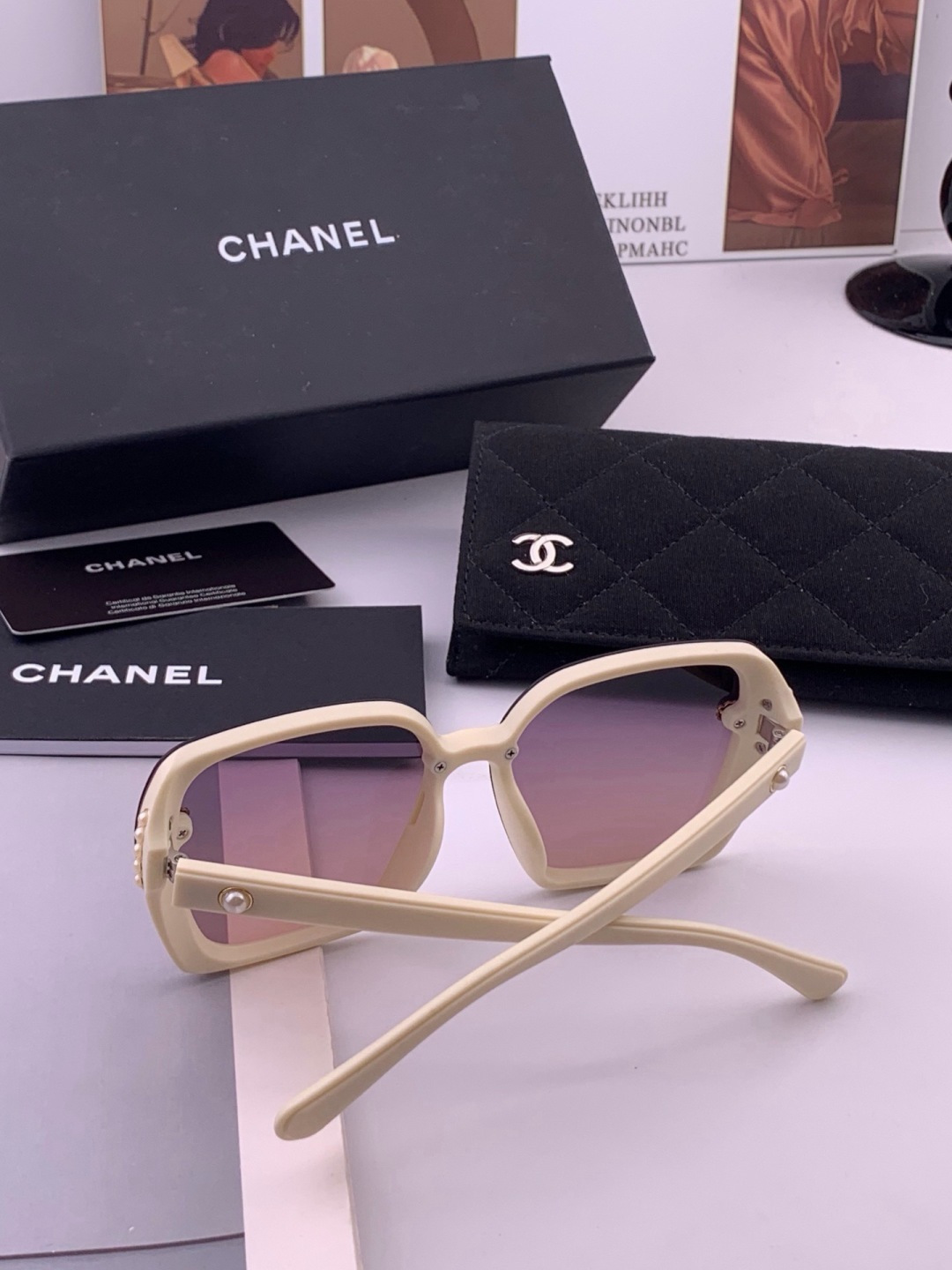 🔺CHANEL🔻官方早春新款，众多明星同款[色]香奈儿‼️‼️新款大框偏光墨镜 ，镜腿LOGO小珍珠🌈🌈宝丽来超清偏光太