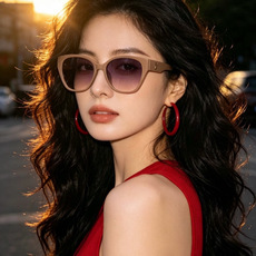 LV 开春新款 潮流爆款 时尚方框太阳镜 高品质 佩戴舒适 网红潮款墨镜 型号 L27001 LV 开春新款 潮流爆款 时尚方框太阳镜 高品质 佩戴舒适 网红潮款墨镜 型号 L27001