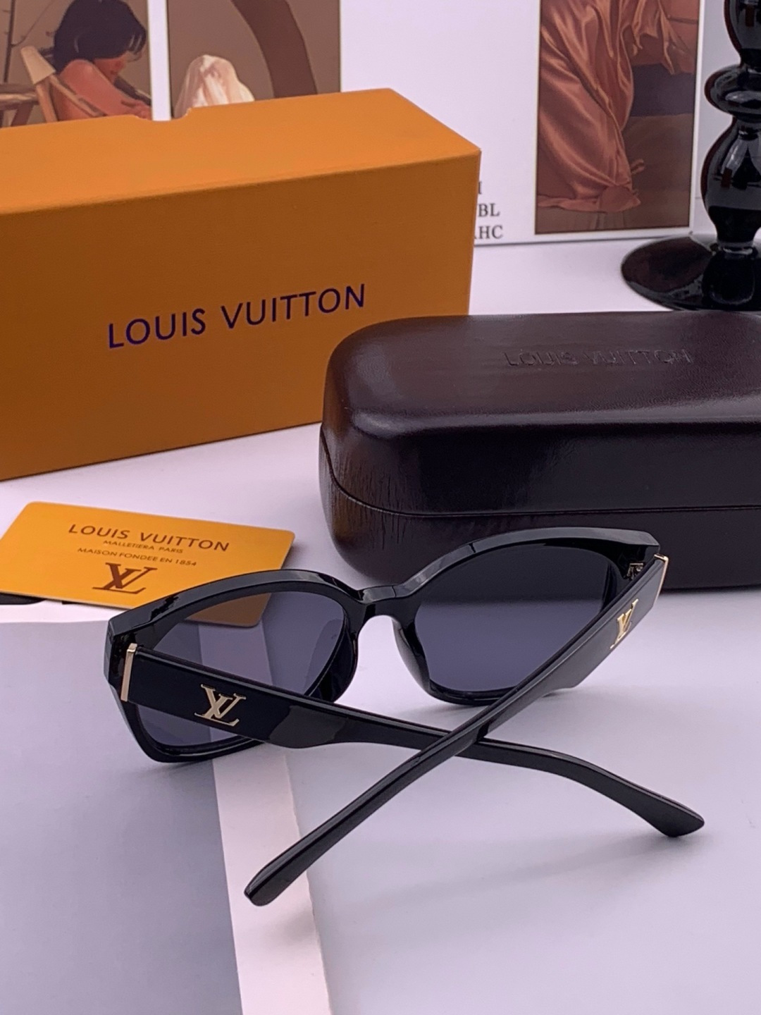 LV 开春新款  潮流爆款 时尚方框太阳镜 高品质 佩戴舒适 网红潮款墨镜 型号 L27001