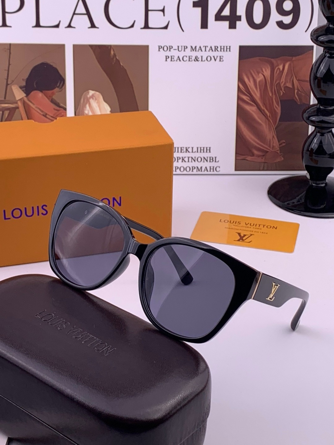 LV 开春新款  潮流爆款 时尚方框太阳镜 高品质 佩戴舒适 网红潮款墨镜 型号 L27001