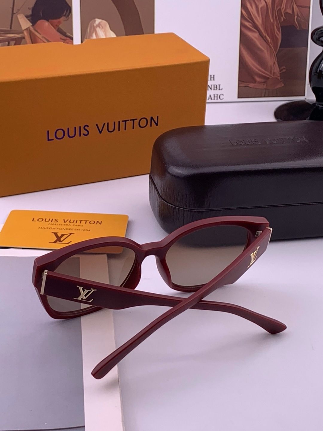 LV 开春新款  潮流爆款 时尚方框太阳镜 高品质 佩戴舒适 网红潮款墨镜 型号 L27001