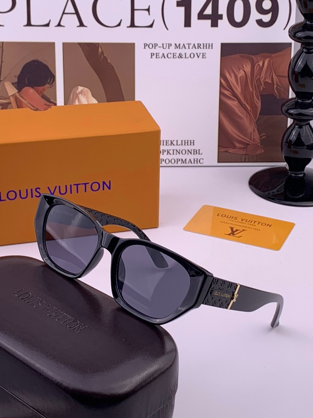 LV 开春新款  潮流爆款 时尚方框太阳镜 高品质 佩戴舒适 网红潮款墨镜 型号 L17000