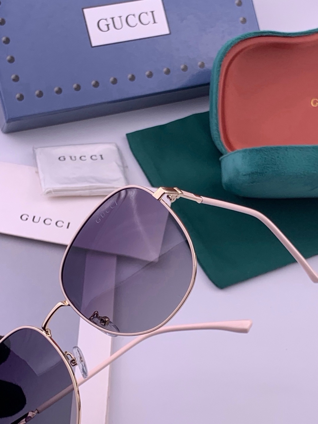 🔺 GUCCI🔻官方新款 众多明星同款[色]‼️‼️新款大框偏光墨镜 🌈🌈宝丽来超清加厚太阳镜🔝🔝型号：G5822