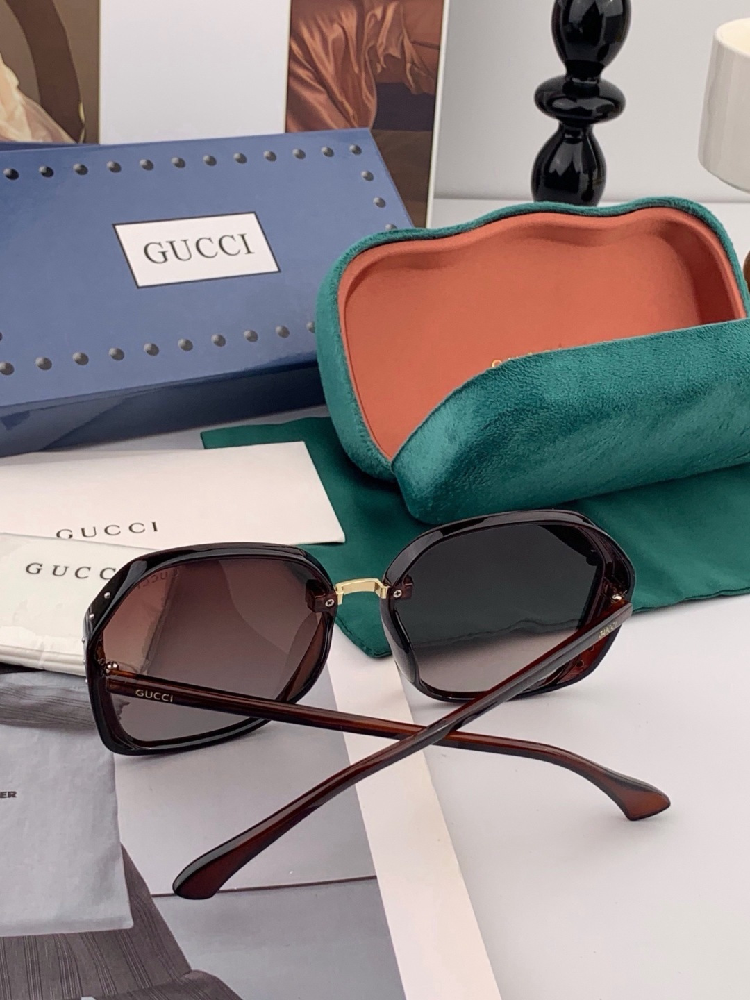 【TR偏光系列】Gucci   经典的方框设计，不挑脸型，无论搭配大衣还是连衣裙都非常显气质偏光镜片预防紫外线  型号：
