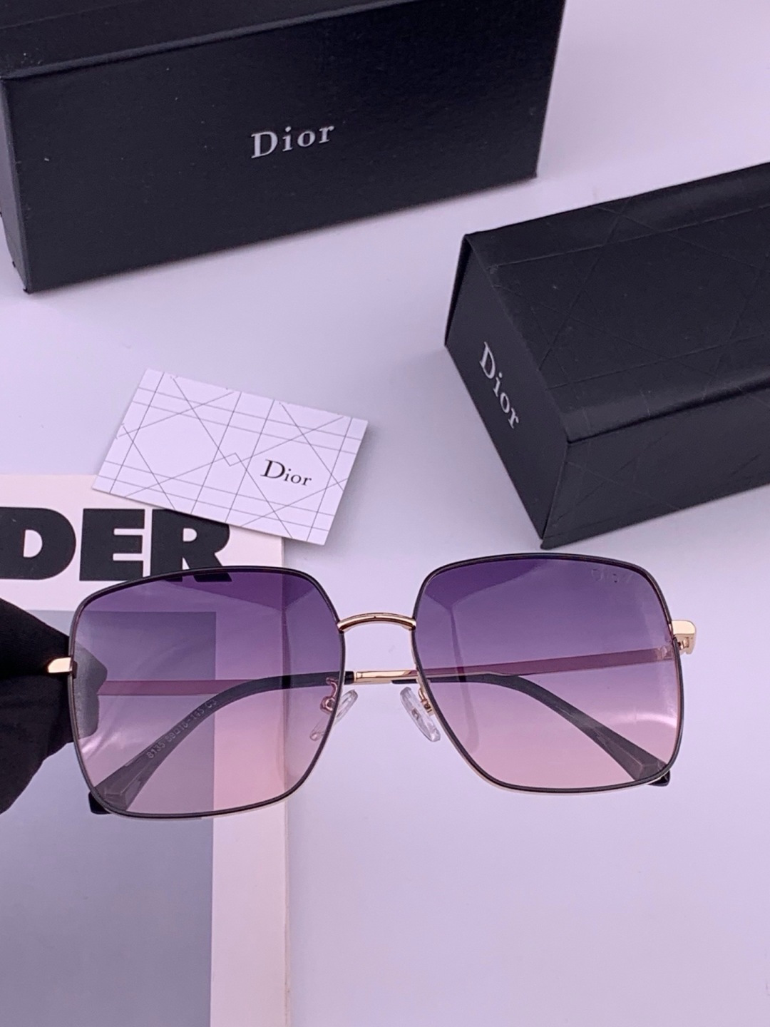 🔺 【DIOR-迪奥】开春新款 潮流爆款 时尚方框偏光太阳镜 高品质 佩戴舒适 网红潮款墨镜 型号：D5813