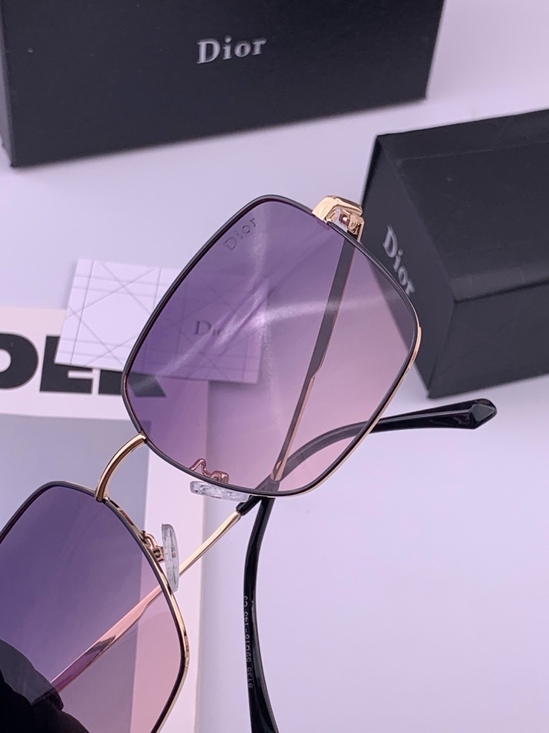 🔺 【DIOR-迪奥】开春新款 潮流爆款 时尚方框偏光太阳镜 高品质 佩戴舒适 网红潮款墨镜 型号：D5813