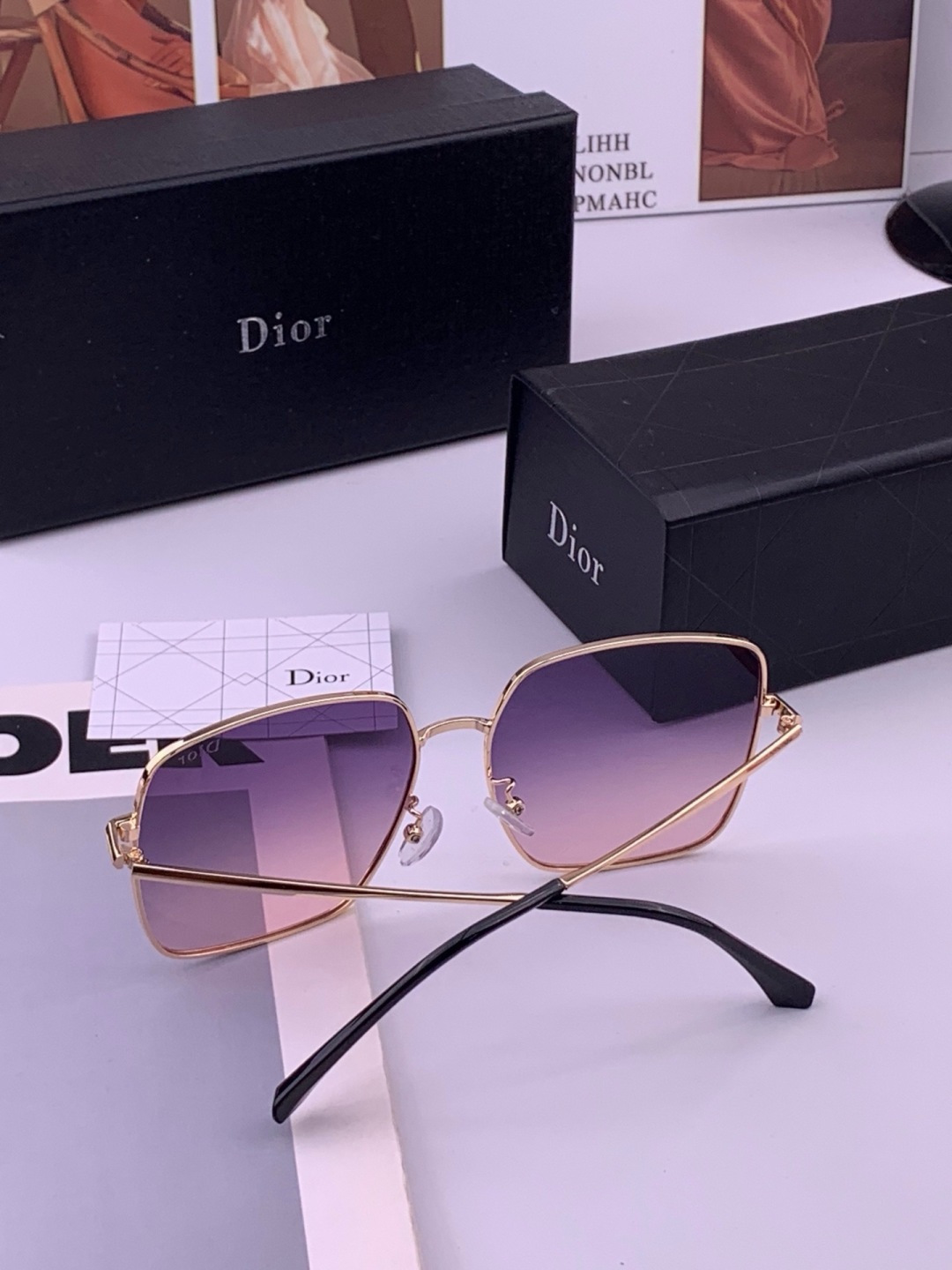 🔺 【DIOR-迪奥】开春新款 潮流爆款 时尚方框偏光太阳镜 高品质 佩戴舒适 网红潮款墨镜 型号：D5813