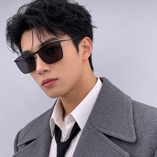 Gucci 春夏新款超轻无螺丝压不坏系列情侣款太阳镜高清尼龙镜片🦅完美品质,适合各种脸型,经典太阳镜亮相时装周.超酷拉风 Gucci 春夏新款超轻无螺丝压不坏系列情侣款太阳镜高清尼龙镜片🦅完美品质,适合各种脸型,经典太阳镜亮相时装周.超酷拉风