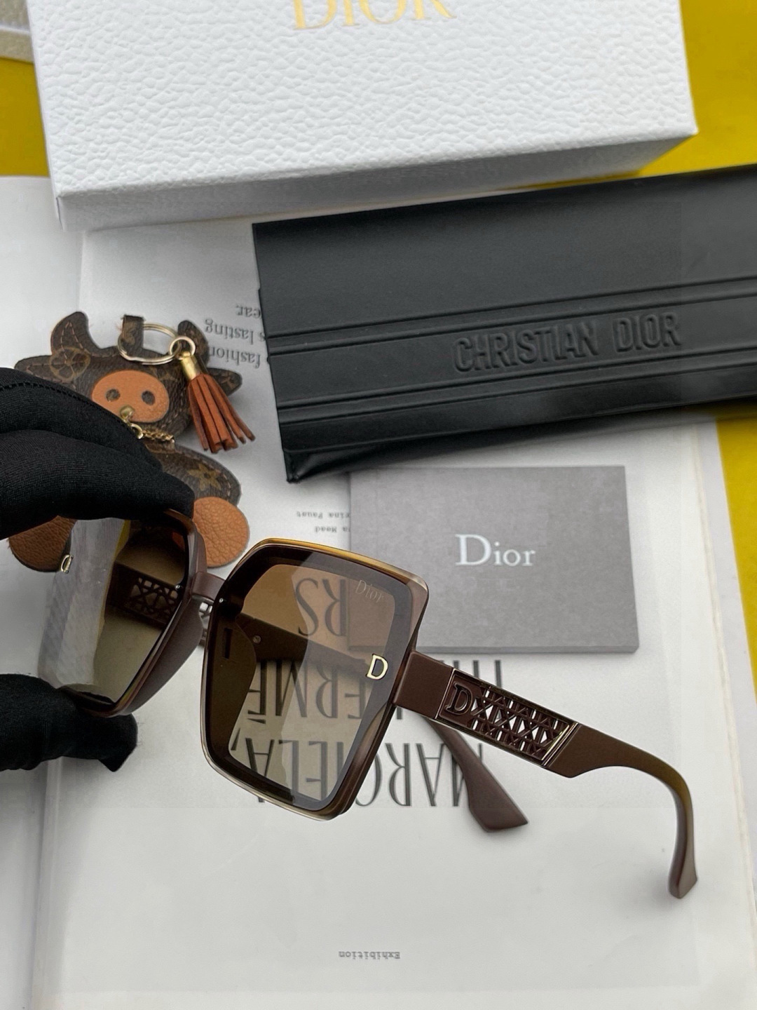 🔺 【DIOR-迪奥】开春新款 潮流爆款 时尚方框尼龙太阳镜 高品质 佩戴舒适 网红潮款墨镜 女士高清尼龙太阳镜🕶️ 🎉