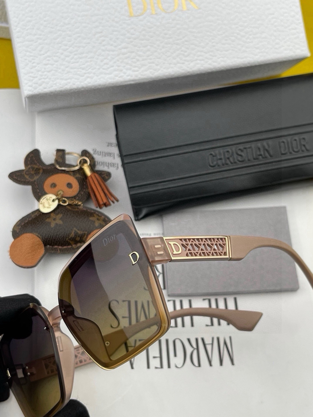 🔺 【DIOR-迪奥】开春新款 潮流爆款 时尚方框尼龙太阳镜 高品质 佩戴舒适 网红潮款墨镜 女士高清尼龙太阳镜🕶️ 🎉