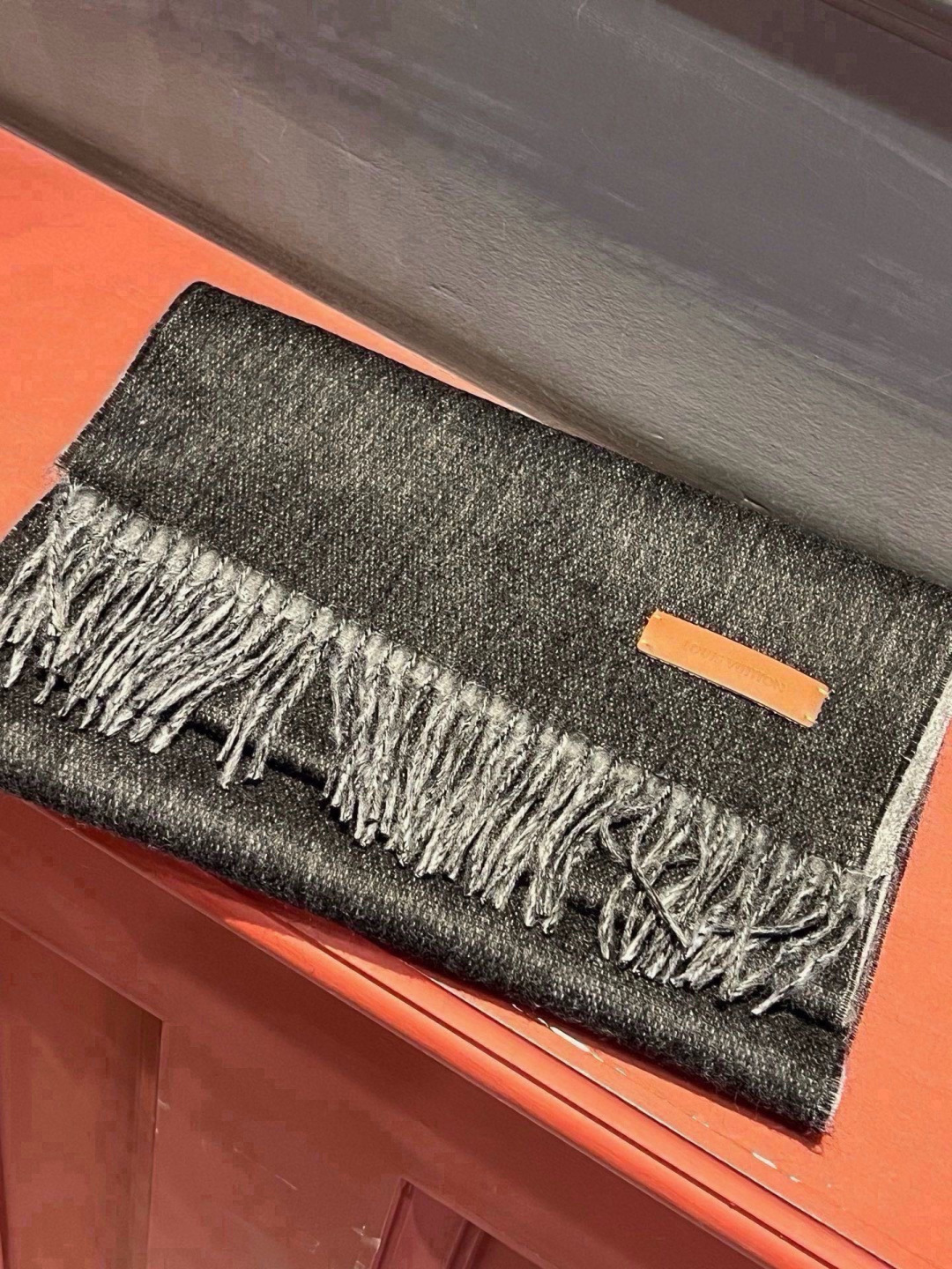 𝐁𝐮𝐫𝐛𝐞𝐫𝐫𝐲 《格纹流苏围巾》  ｜金靖同款 𝐒𝐢𝐳𝐞: 155x30cm    时髦精必备呀🧚‍♀️ 不同于经典设