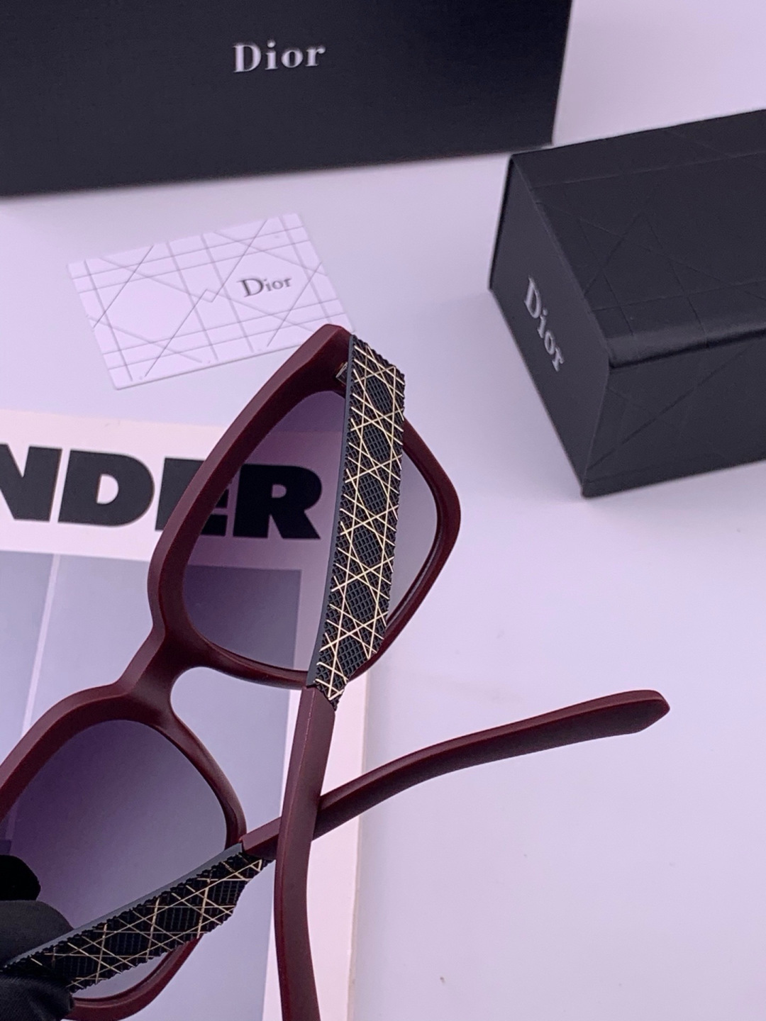 🔺 【DIOR-迪奥】开春新款 潮流爆款 时尚方框太阳镜 高品质 佩戴舒适 网红潮款墨镜 型号：D8304