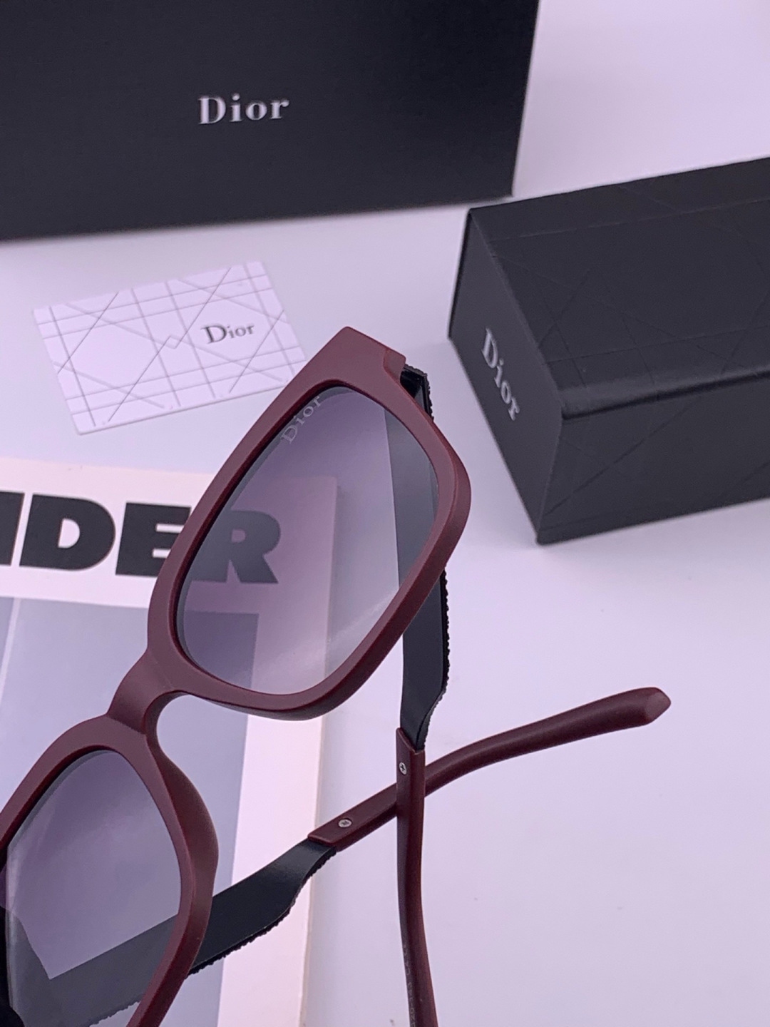 🔺 【DIOR-迪奥】开春新款 潮流爆款 时尚方框太阳镜 高品质 佩戴舒适 网红潮款墨镜 型号：D8304