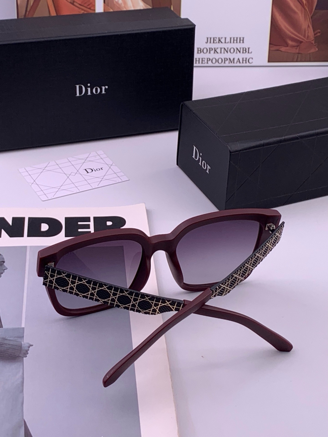 🔺 【DIOR-迪奥】开春新款 潮流爆款 时尚方框太阳镜 高品质 佩戴舒适 网红潮款墨镜 型号：D8304