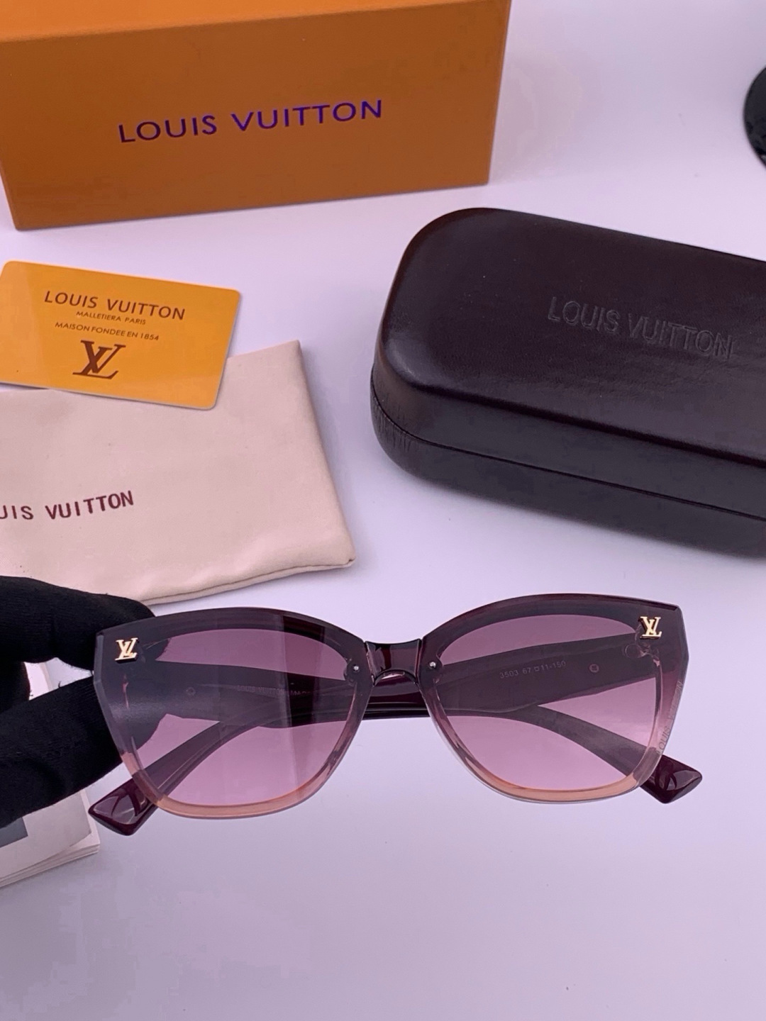 LV 太阳镜潮品官网模特同款 [玫瑰][玫瑰]四叶草🍀精致个性设计简约时尚 高品质值得拥有绝对潮爆整个夏季 新款L335