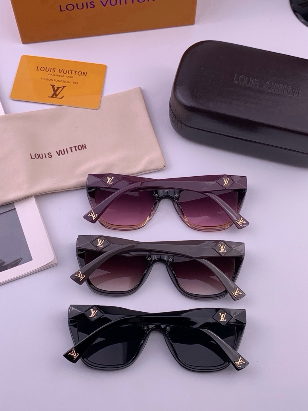 LV 太阳镜潮品官网模特同款 [玫瑰][玫瑰]四叶草🍀精致个性设计简约时尚 高品质值得拥有绝对潮爆整个夏季 新款L335