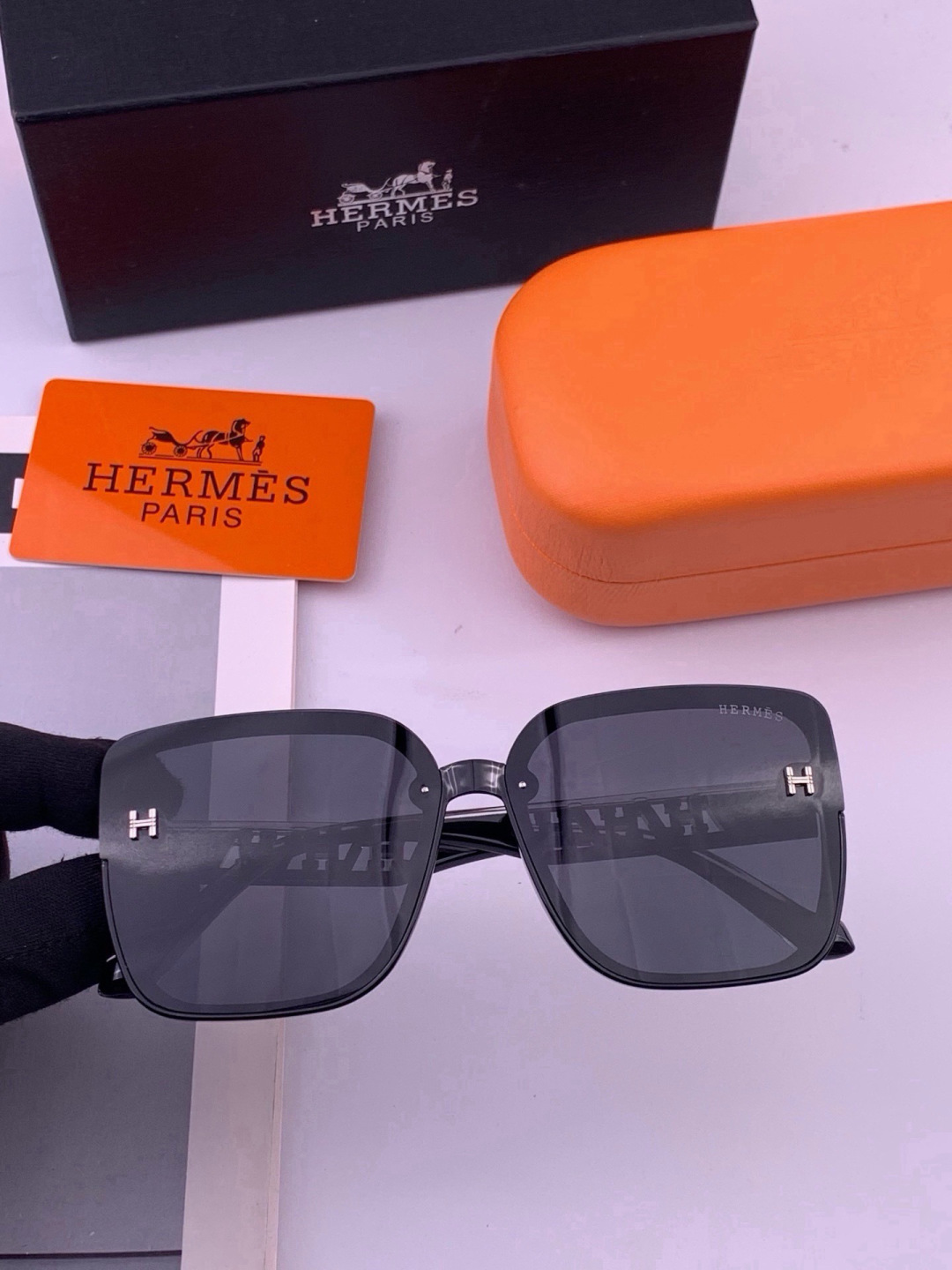 HERMES 爱马仕 开春新款🎈原版出货 网红超爆款💙经典奢华全球风[强][酷][亲亲] 时尚方框太阳镜[得意] 气质非