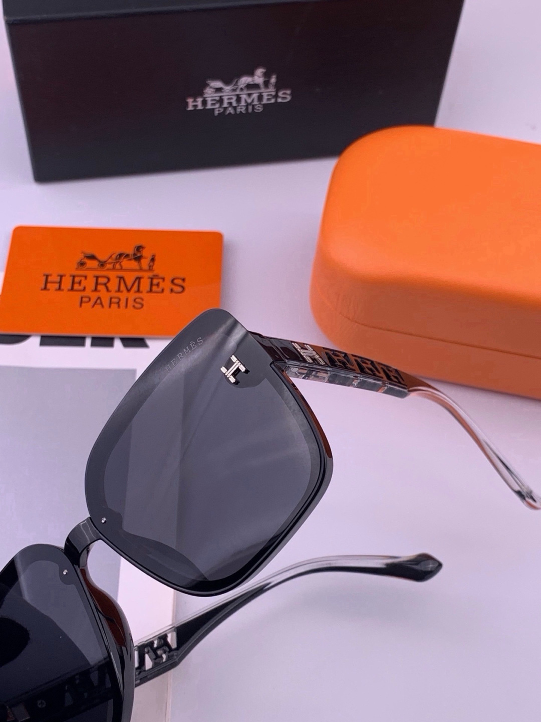 HERMES 爱马仕 开春新款🎈原版出货 网红超爆款💙经典奢华全球风[强][酷][亲亲] 时尚方框太阳镜[得意] 气质非