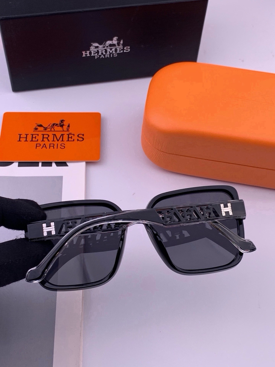 HERMES 爱马仕 开春新款🎈原版出货 网红超爆款💙经典奢华全球风[强][酷][亲亲] 时尚方框太阳镜[得意] 气质非