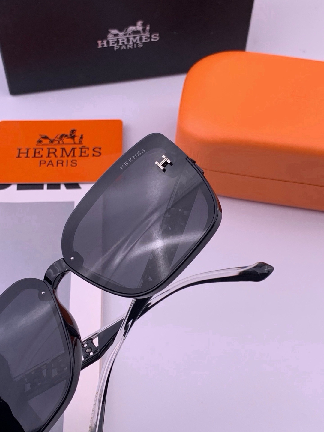 HERMES 爱马仕 开春新款🎈原版出货 网红超爆款💙经典奢华全球风[强][酷][亲亲] 时尚方框太阳镜[得意] 气质非