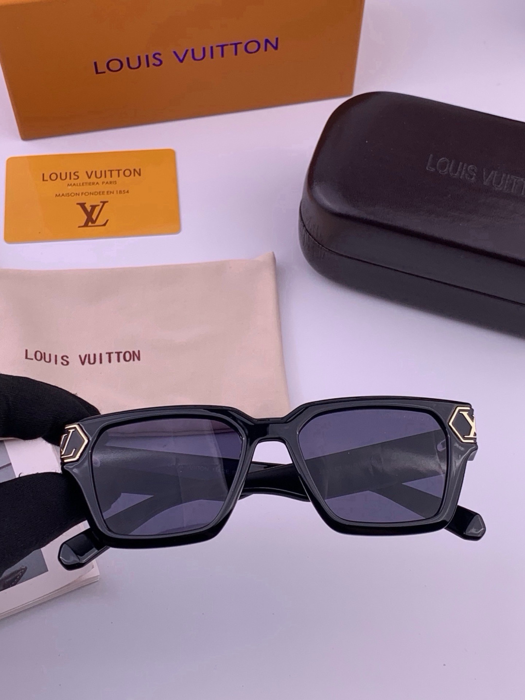 LV 太阳镜潮品官网模特同款 [玫瑰][玫瑰]四叶草🍀精致个性设计简约时尚 高品质值得拥有绝对潮爆整个夏季 新款L123
