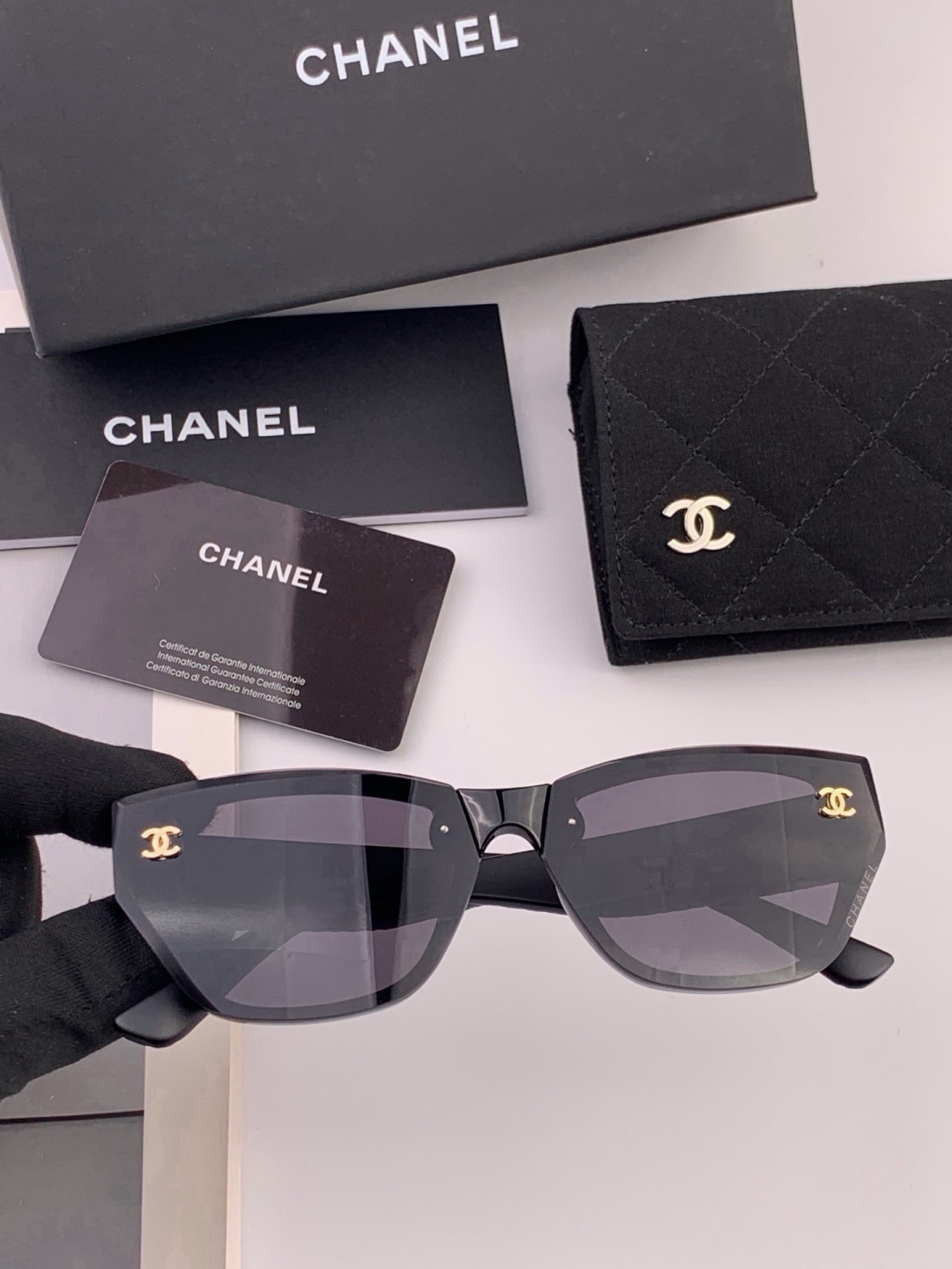 新品CHANEL 香奈儿太阳镜以独特魅力和前卫风格诠释春夏最新眼镜，质感超好佩带舒适 型号：CH6530 