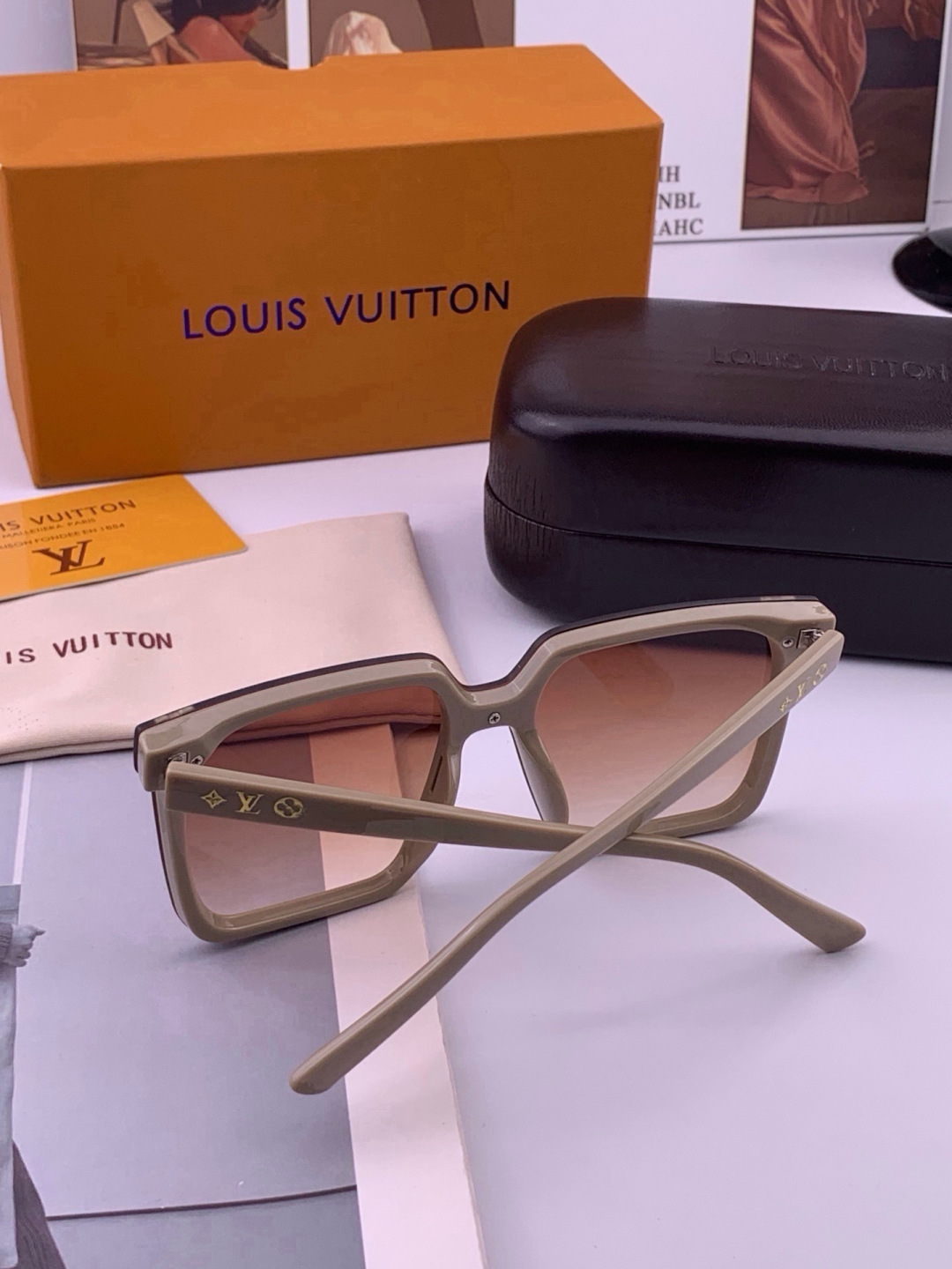 🔺LV🔻早春新款，众多明星同款[色]LV‼️‼️新款大框墨镜 ，🌈🌈宝丽来超清太阳镜🔝🔝型号：L6006