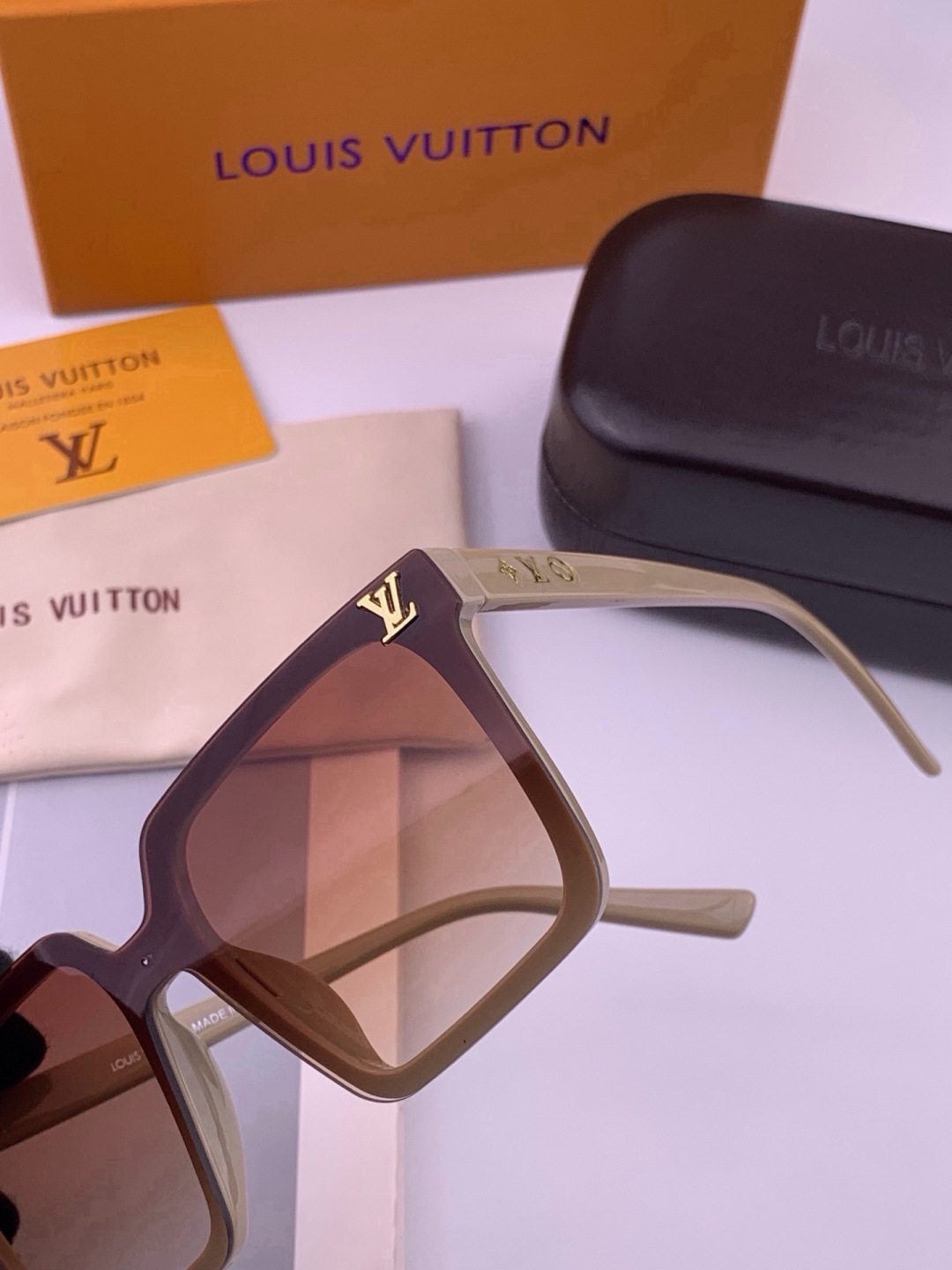 🔺LV🔻早春新款，众多明星同款[色]LV‼️‼️新款大框墨镜 ，🌈🌈宝丽来超清太阳镜🔝🔝型号：L6006