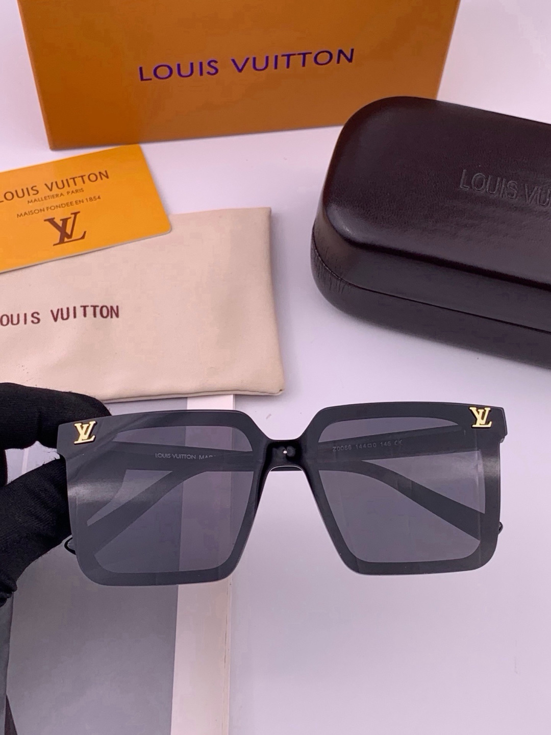 🔺LV🔻早春新款，众多明星同款[色]LV‼️‼️新款大框墨镜 ，🌈🌈宝丽来超清太阳镜🔝🔝型号：L6006