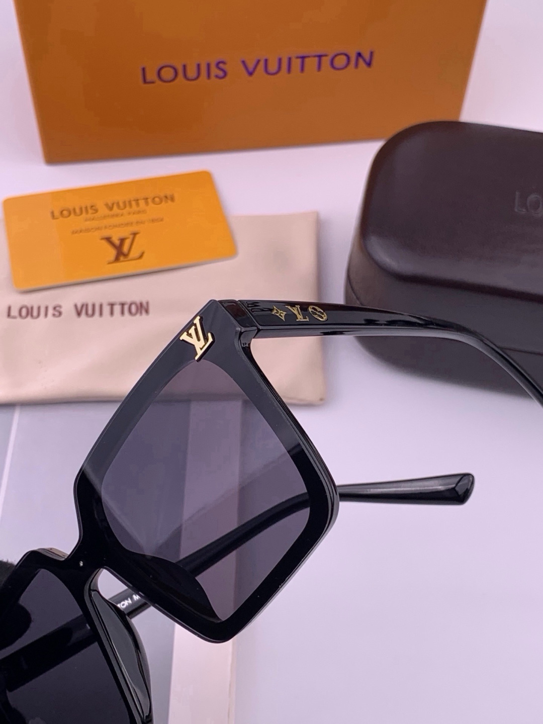 🔺LV🔻早春新款，众多明星同款[色]LV‼️‼️新款大框墨镜 ，🌈🌈宝丽来超清太阳镜🔝🔝型号：L6006