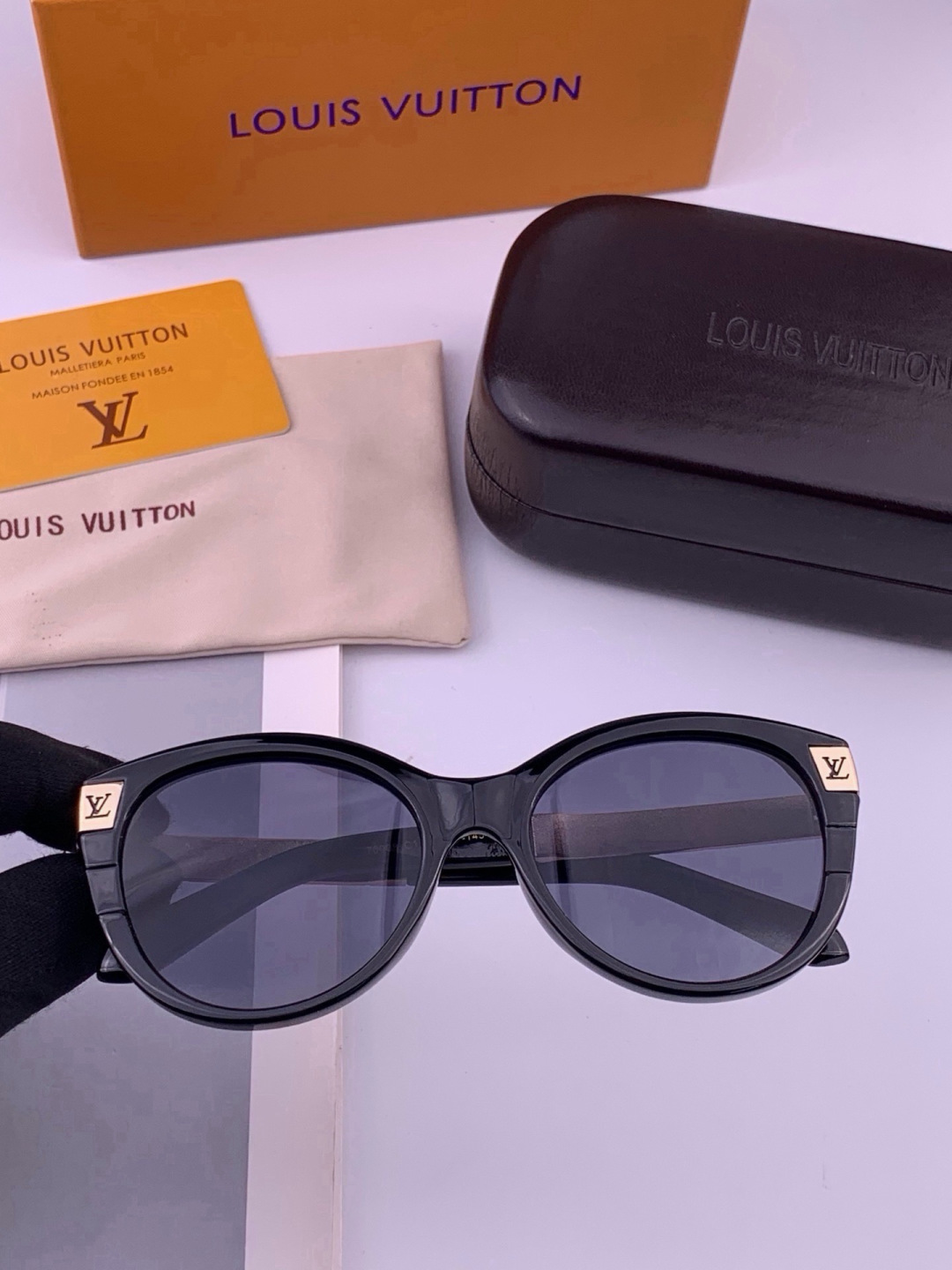 🔺LV🔻早春新款，众多明星同款[色]LV‼️‼️新款大框墨镜 ，🌈🌈宝丽来超清太阳镜🔝🔝型号：L87000